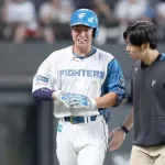【日本ハム】選手会長の松本剛、右手指にボール直撃で負傷交代　新庄監督「セーフ」骨折は回避