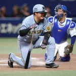 阪神・大山悠輔　体を張って決勝点もぎ取った！延長10回1死満塁で押し出し死球