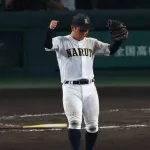 【悲報】鳴門高校エース、バントのサインが出ていたのにホームランを打ってしまうｗｗｗｗｗｗｗｗｗ
