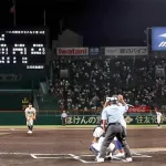 【甲子園】「高校野球で初めて見たわw」　22時過ぎた甲子園、2部制ならではの“珍光景”に驚きの声「すっごい違和感」