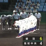 甲子園、“史上最遅”午後10時46分に決着　規定時間超えも異例の続行…綾羽が劇的勝利