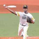 モイネロ（29）「アメリカなら年俸40億だけどキューバ人だから引退まで日本で投げ続けます」