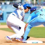 【悲報】ドジャースのロバーツ監督、勝手に三盗して死んだ上に9回の大事な所で三振した大谷にブチギレ