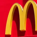 【朗報】マックのポケカに群がった大人、「子供のものを奪った」と無事転売ヤーと同列扱いになるｗｗｗｗｗ
