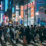 【悲報】身長166cmワイ、外に出るとワイよりでかい男ばかりで怖くなる
