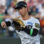 阪神・百崎蒼生が退院　2軍戦で顔面に死球受け手術「またプレーできる日を楽しみに」