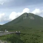 【悲報】北海道羅臼岳で「友人がヒグマに襲われた」と通報、友人は引っ張られて姿が見えなくなる