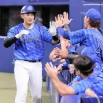 DeNA、延長10回に勝ち越し中日に3連勝！連勝で借金4に減らす 山本が10回V打＆1号＆4安打