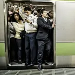 【議論】何としても痴漢を疑われたくない男性はどうすればいいのｗｗｗｗｗ
