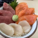 ３種類の海産物で自分の食う海鮮丼を作れ　←　なに入れる？