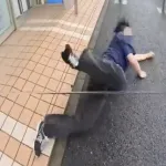 【動画】盗撮がバレた男、足がもつれてすっ転ぶｗｗｗｗｗｗｗｗｗｗｗｗ