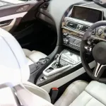 AT車「アクセル踏まなくても勝手に進みます」