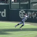 横浜高校、捕ったらサヨナラ負けの打球がギリッギリファールで助かるｗ