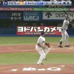 【ヤクルト対巨人18回戦】巨人・キャベッジ、バットをへし折る