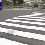 【朗報】日本国「税金不足で横断歩道もう維持できません！横断歩道のペンキを半分にして費用削減だ！」