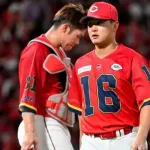 カープ島内×守備固め石原が細川に痛恨被弾で森の勝ち星消滅。佐々木プロ初打点！小園“誤審”覆し同点打も中崎炎上で延長戦で力尽きる【広島4-6中日/試合結果】