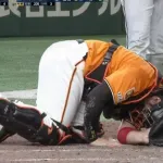 【悲報】甲斐拓也さん、めっちゃ痛そう