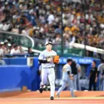 阪神・石井　江夏に並ぶ４１回無失点　球団歴代３位　悪送球に「話にならない」と表情は厳しく