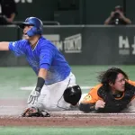 巨人に激震　甲斐拓也捕手が「右中指中手骨頭骨折」　前日の本塁クロスプレーで　球団が発表