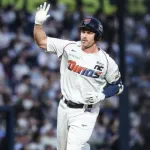 元カープデビッドソン、KBOで中継ぎ登板ｗｗｗ【史上初外国人野手登板】