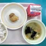 【画像あり】令和の小学生さんの給食さん、うまそうすぎると話題に……ｗ