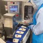 【動画】新人さん、おにぎり工場の梅干し係配属決定！鬼の12時間勤務開始へｗｗｗｗｗｗ