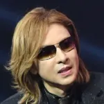 YOSHIKI、ディナーショー中にファンから右手を触られ負傷。治療を行い残り7公演は予定通り開催
