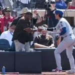 大谷にヤジ飛ばしまくってハイタッチされたパパドレスファン、勝利宣言。「またヤジ飛ばしに行く」