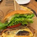 【画像】このクラスのハンバーガーが食べ放題という大盤振る舞いｗｗｗｗｗｗｗｗ