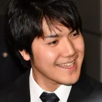 【悲報】コムケイ、年収4000万wwwwwwwwwwwwwwwwwwwwwww