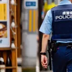 【悲報】日本の警察官さん、半額弁当を買ってしまい炎上・・・・・・・・・・・・