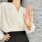 【悲報】女さん「マンションの掃除員のおじさんに挨拶したら勝手に好きになられた。もう二度と挨拶しない」