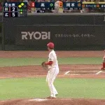 【広島対巨人19回戦】巨人、６回表無死二三塁から岡本の内野ゴロの間に三塁が生還、２点差に迫る！