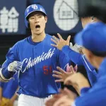 中日上林、高木守道＆ウッズ以来球団50年ぶりの15本塁打15盗塁達成