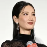 【朗報】菜々緒さん、とんでもない服を着こなしてしまうｗｗｗｗｗ