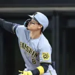 佐藤輝明『生え抜き左打者で浜風と戦いつつ阪神という人気球団で40年ぶりのHR王も視野です』←これ