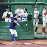 イチローさん(51)ナゴドでのバッティング練習で柵越え連発
