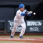【日本ハム】“ピンチバンター”山縣秀　万波の代打でバント！ファン騒然も見事に決める