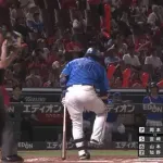 DeNA宮﨑敏郎　下半身のコンディション不良で途中交代　７回の打席で自打球当たる