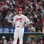 広島・坂倉が痛恨の走塁ミス 帰塁時に二塁ベースを空過 新井監督がリクエスト要求も判定覆らず