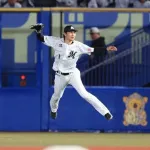 2試合連続ベンチ外の藤原について吉井監督「ちょっと右の脇の張りで様子見てます」