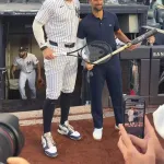 【画像】アーロン・ジャッジさん、謎のおっさん(38)と写真を撮る