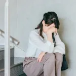 出勤する前に「俺は社会人だ！無職やフリーターの連中より上なんだ！」って玄関で叫んでるんだが