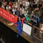 阪神以外の11球団のファンってもし応援してるチームが優勝したらどこに飛び込むの？