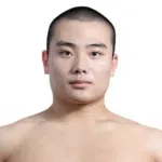 【悲報】21歳プロレスラーさん、バスと激突して死亡・・・・・・・・・・・