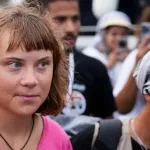 環境少女グレタ乗る船団、ドローンで襲撃される