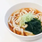 うどん(戦闘力1000)「蕎麦に勝つには合体しかねぇ!」ワカメ(戦闘力50)「くそったれ!早くしろー!」