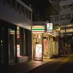 夜中のコンビニに来てるサラリーマンいるでしょ？