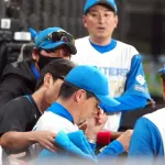 頭部にバット直撃の日本ハム・八木コーチ　脳内に一部出血と腫れで入院