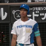 【悲報】 松本剛、満塁で代打を送られてしまう…